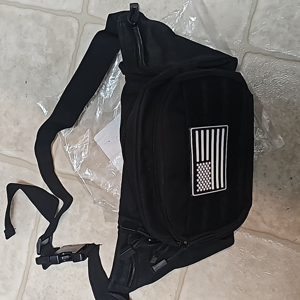 Tactical Sling Bag Conceal Carry - Picture 5 of 9